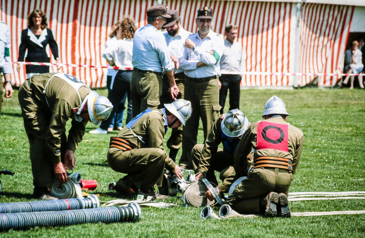 120 Jahre, Bier, Einladung, Feier, Fest, Festmenü, Feuerwehr, Frühschoppen, Gebäck, Grill, Grillhuhn, Jubiläum, Musik, Programm, Schilling, Schnaps, Sportplatz, Übung, Wappen, Wein, Würstel, Zeltfest